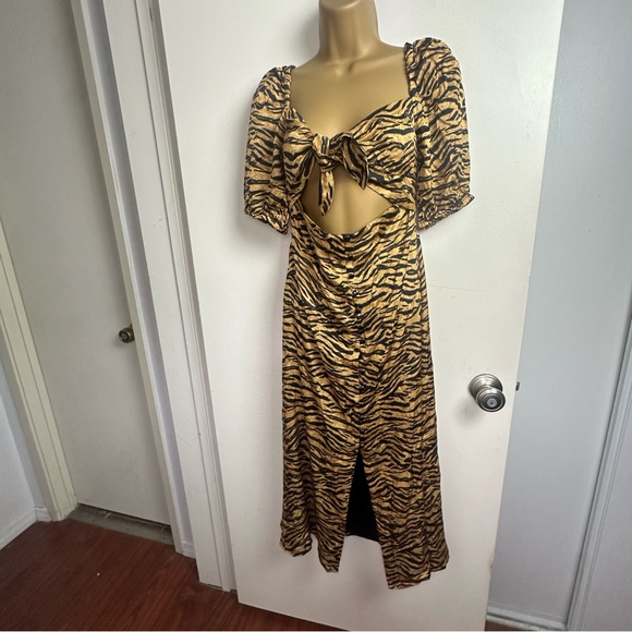 Song of Style Revolve Everly Tiger Multi Button/Tie Front Cutout Dress NWOT S - Picture 4 of 15